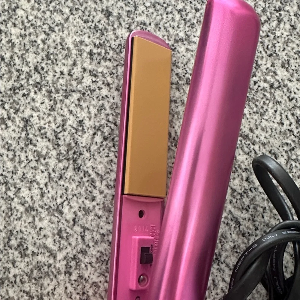 Ultra CHI Pink Hair Straightener - Picture 2 of 2